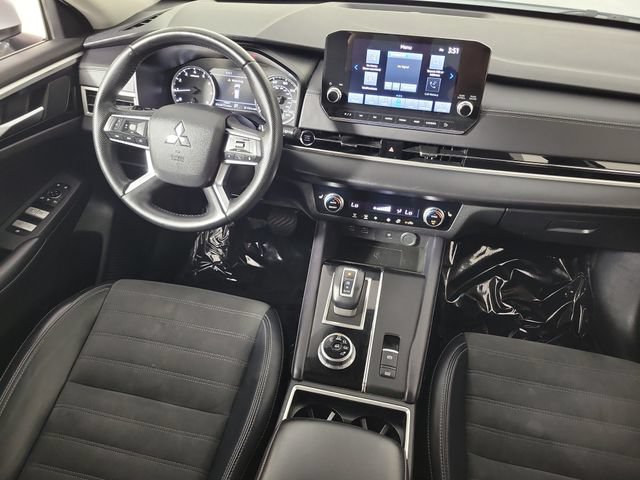 Used 2024 Mitsubishi Outlander SE Black Edition FWD image 14