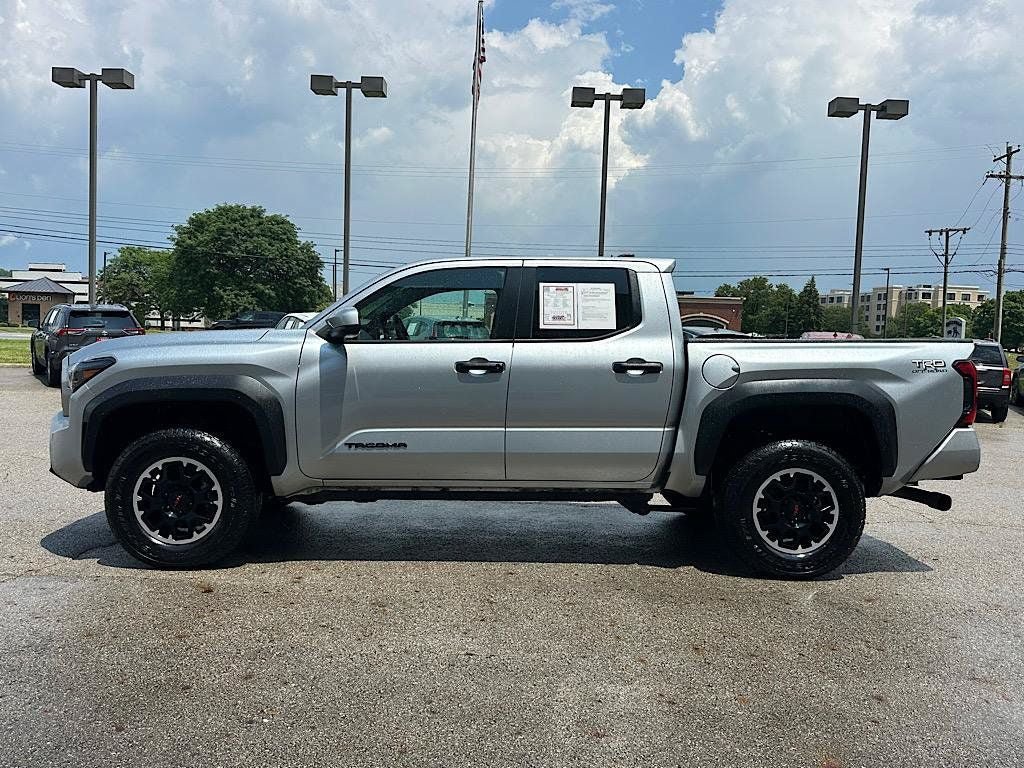 Certified 2024 Toyota Tacoma TRD Off-Road AWD/4WD image 2