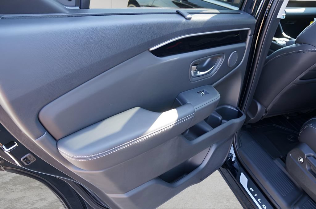 Used 2025 Honda Pilot EX-L image 10
