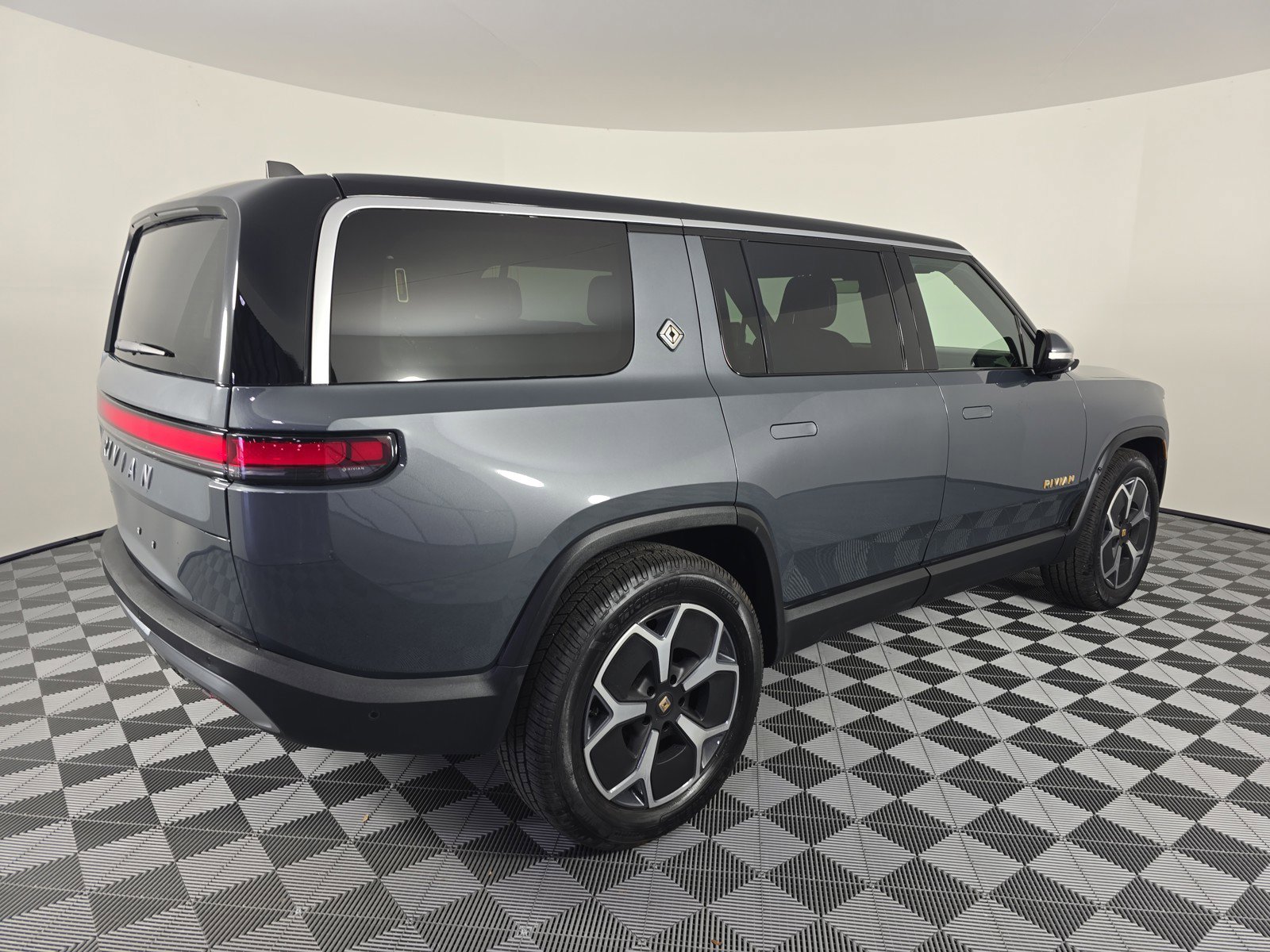 Used 2023 Rivian R1S Adventure image 5