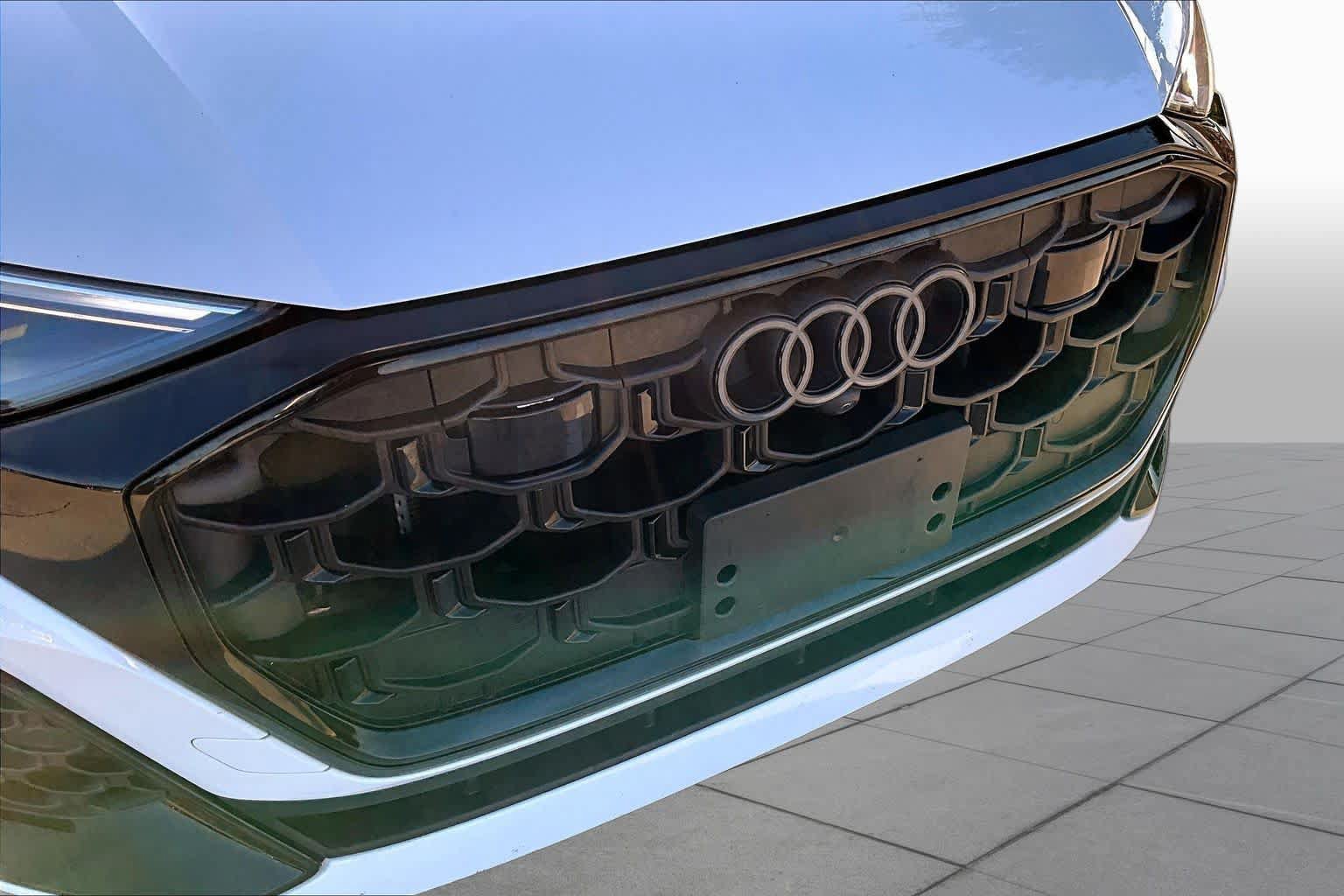 Used 2024 Audi SQ8 Prestige AWD/4WD image 31