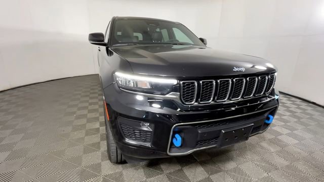 Used 2023 Jeep Grand Cherokee Overland w/ Luxury Tech Group IV AWD/4WD image 11