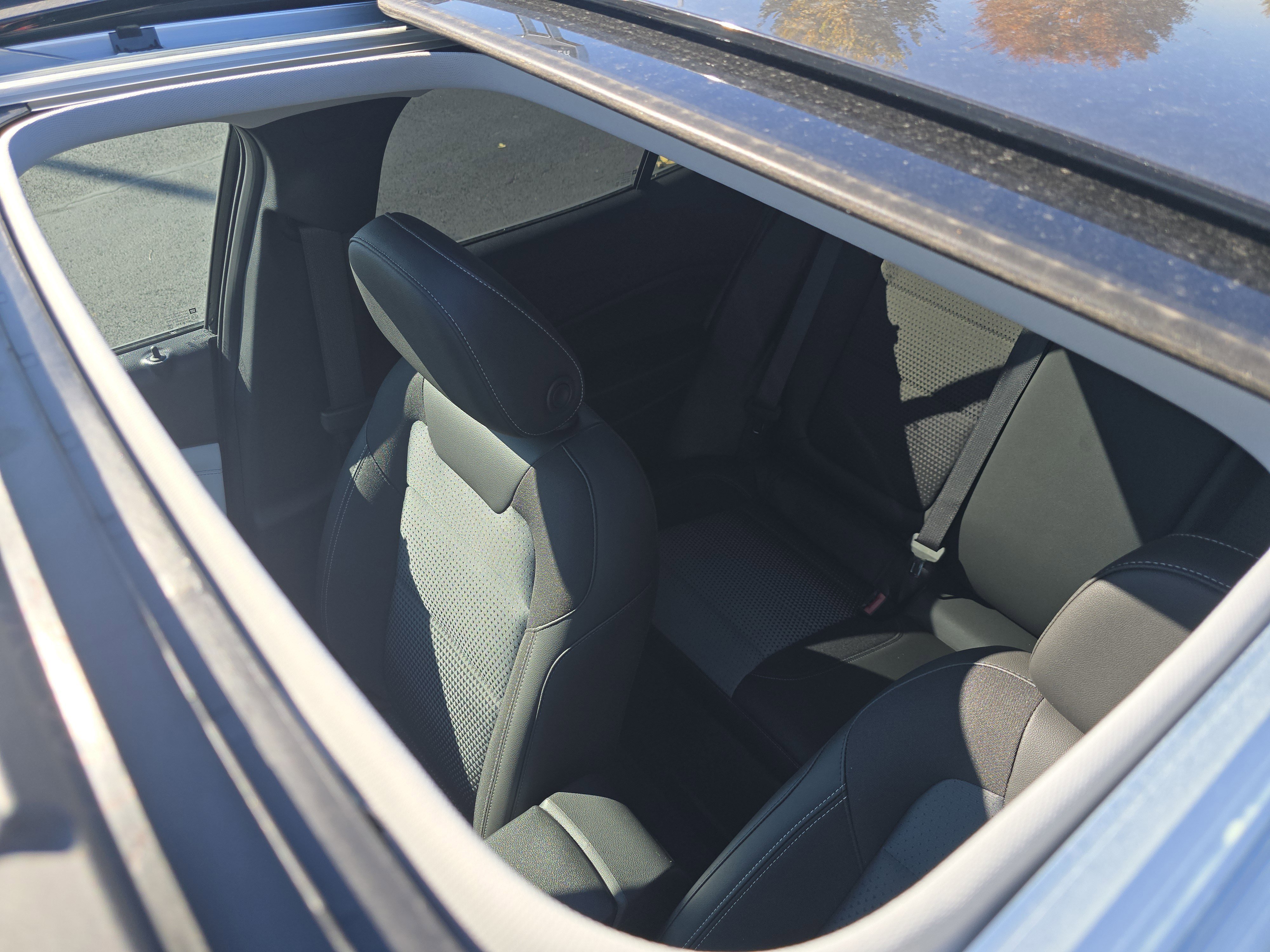 New 2026 Chevrolet Trax LT w/ Sunroof Package image 2