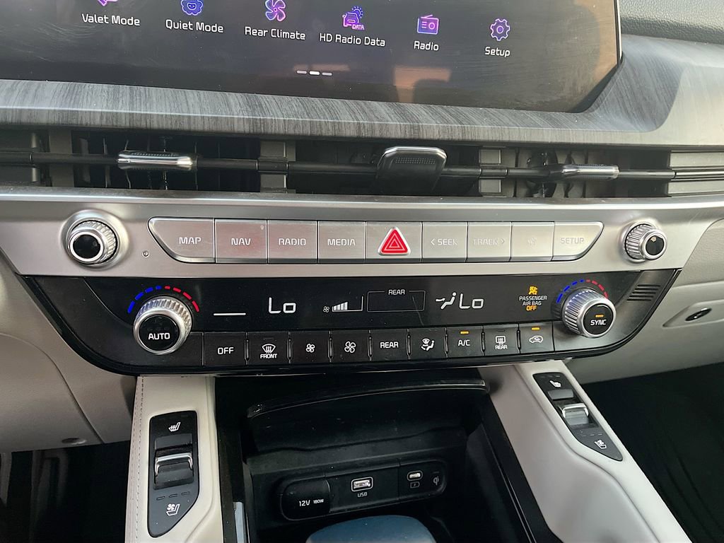 Used 2023 Kia Telluride EX w/ EX Captain's Chair Package FWD image 16