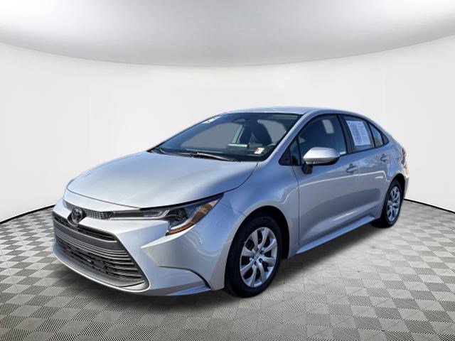 Used 2024 Toyota Corolla LE image 3