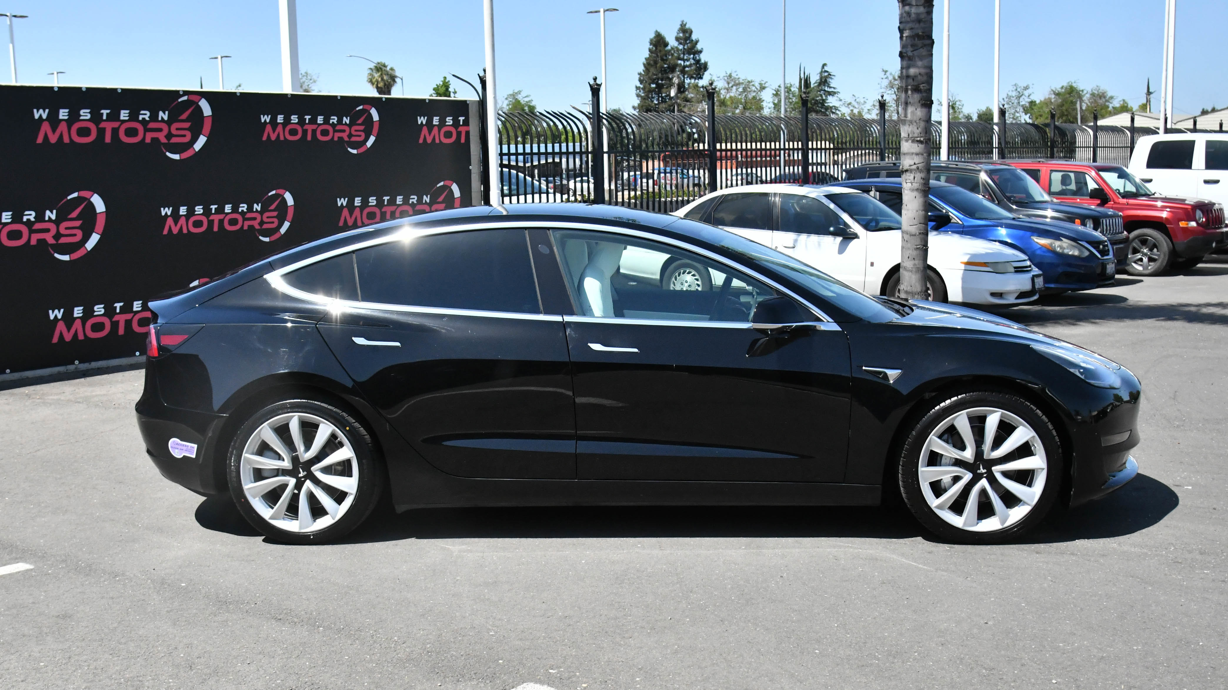 Used 2018 Tesla Model 3 Long Range image 9