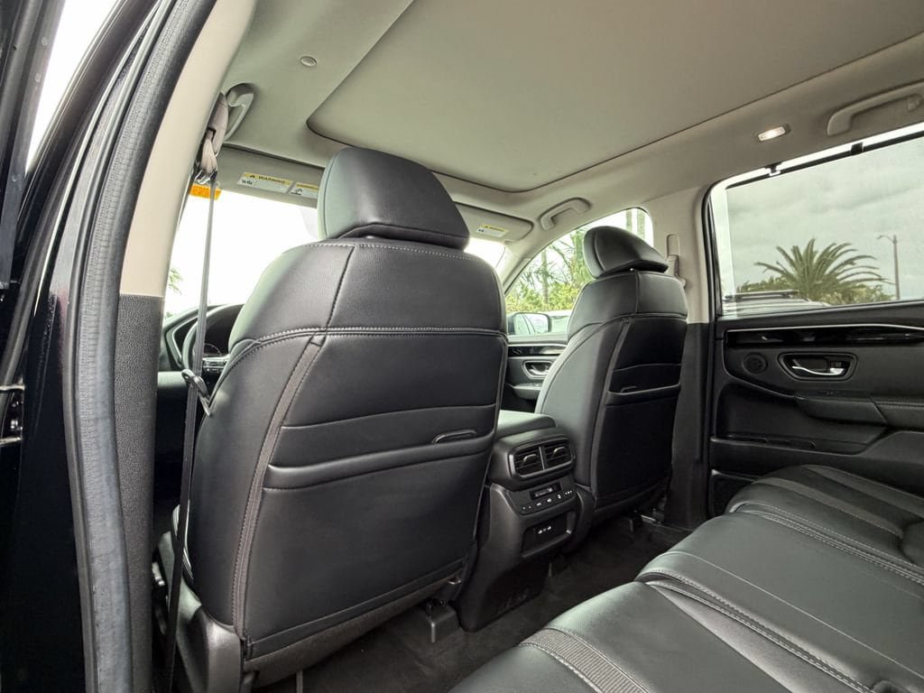 Used 2025 Honda Pilot Touring image 12