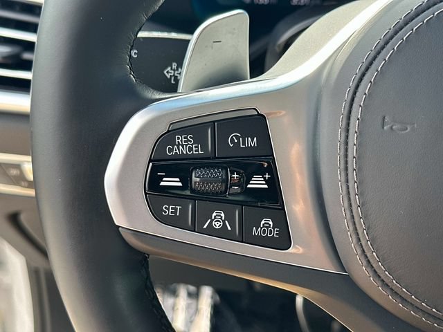Used 2022 BMW X7 xDrive40i w/ M Sport Package AWD/4WD image 9