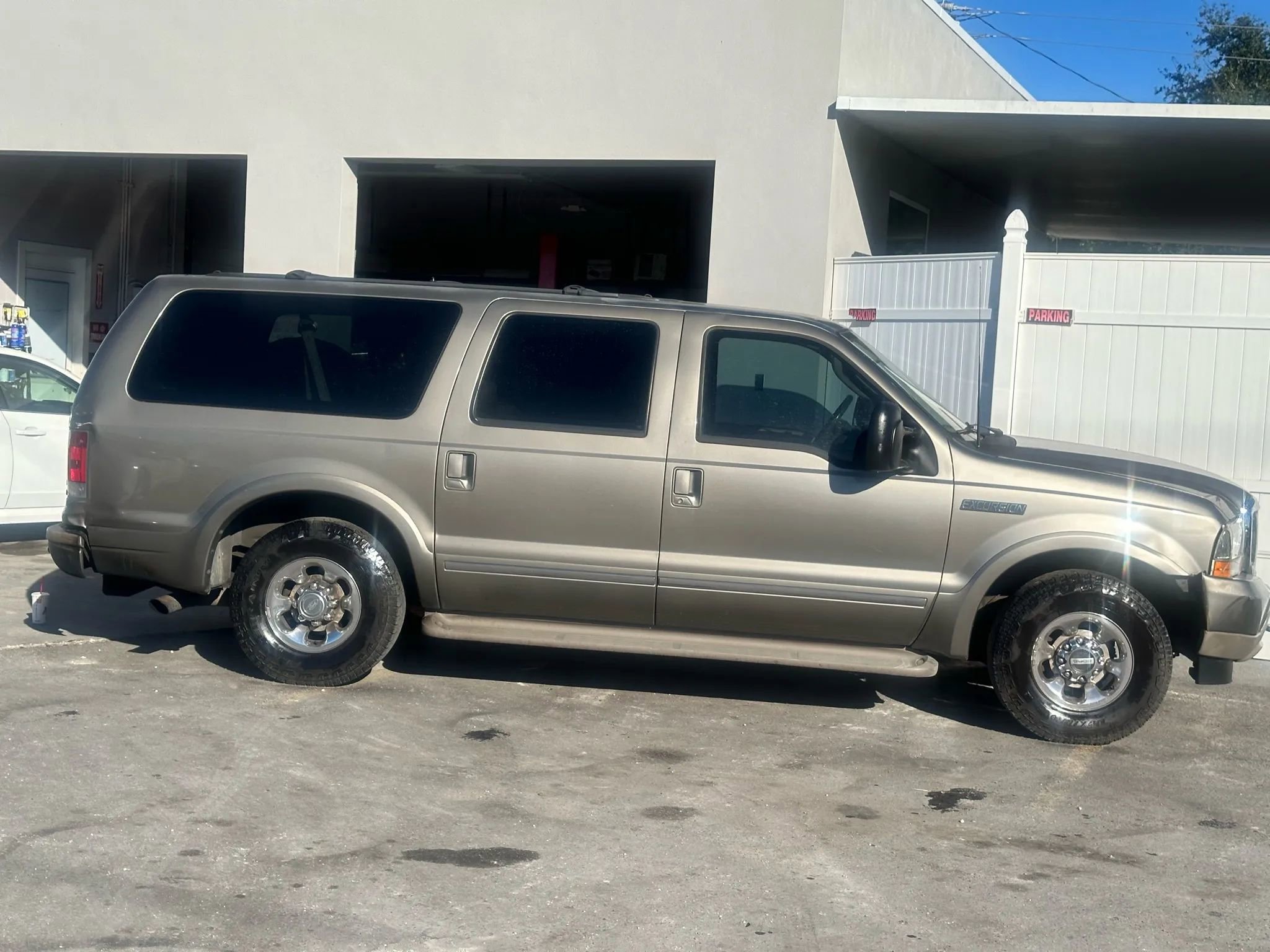 Used 2003 Ford Excursion Limited RWD image 5