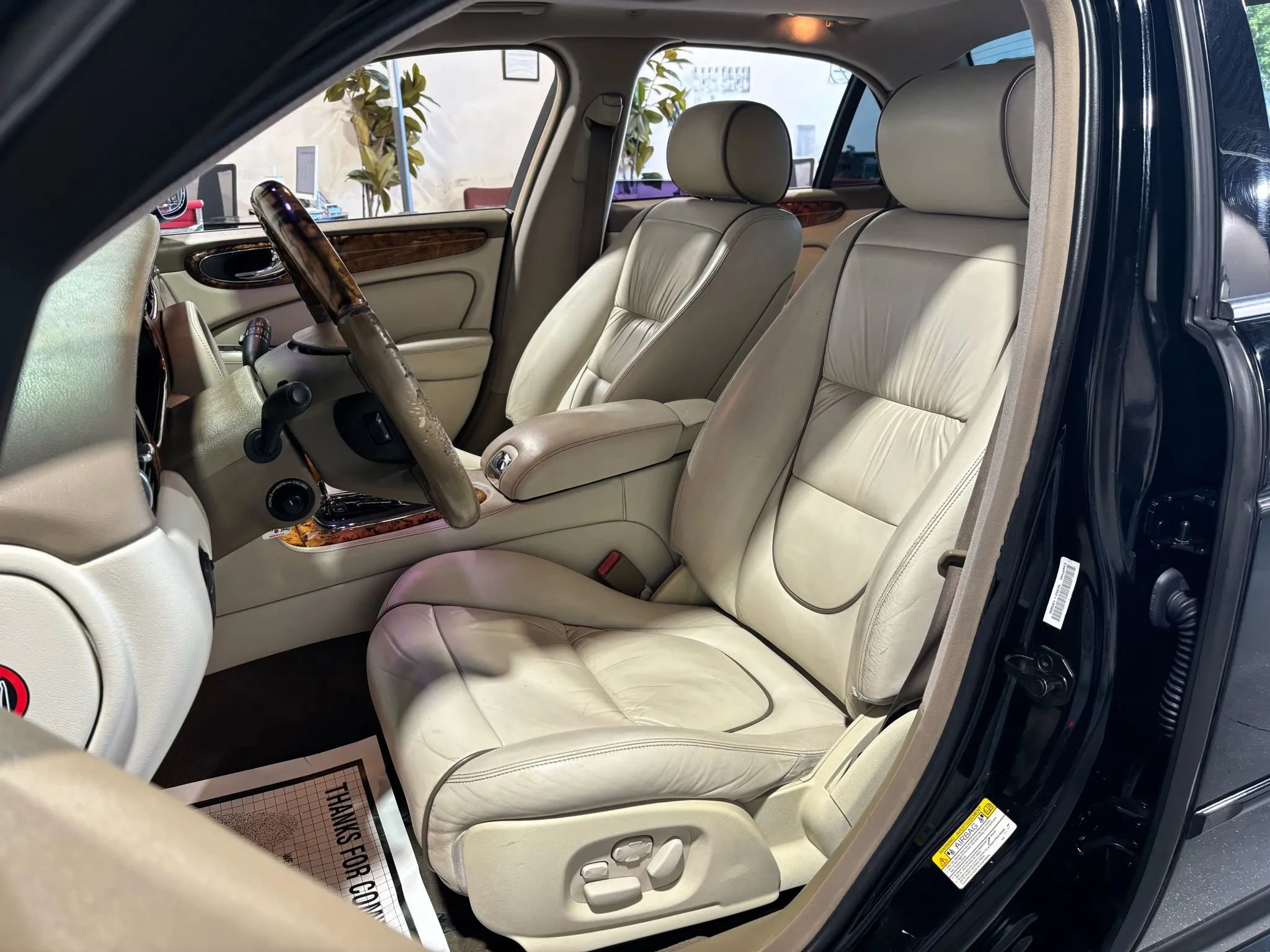 Used 2004 Jaguar XJ8 image 13