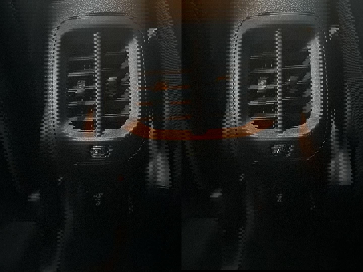 Used 2017 Jeep Cherokee Limited image 25