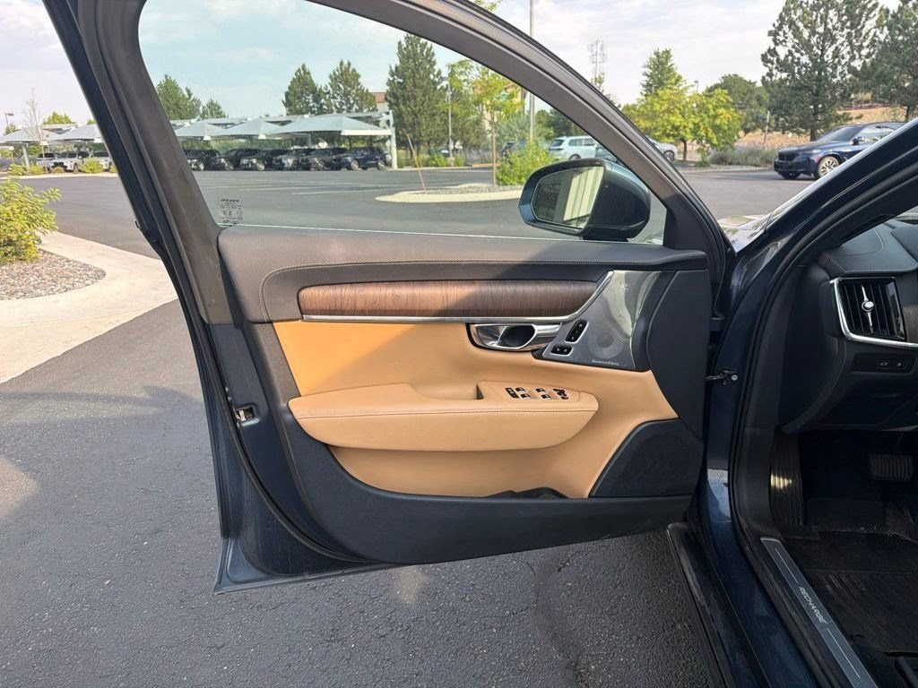 Used 2024 Volvo S90 T8 Ultimate AWD/4WD image 9