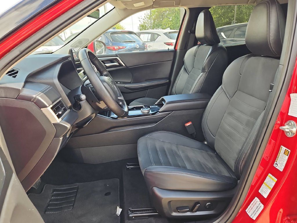 Used 2025 Mitsubishi Outlander SE AWD/4WD image 22