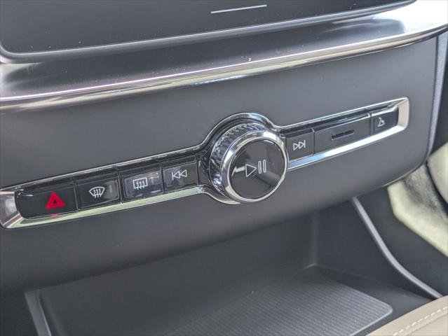 New 2026 Volvo XC90 T8 Plus w/ Protection Package Premier image 8