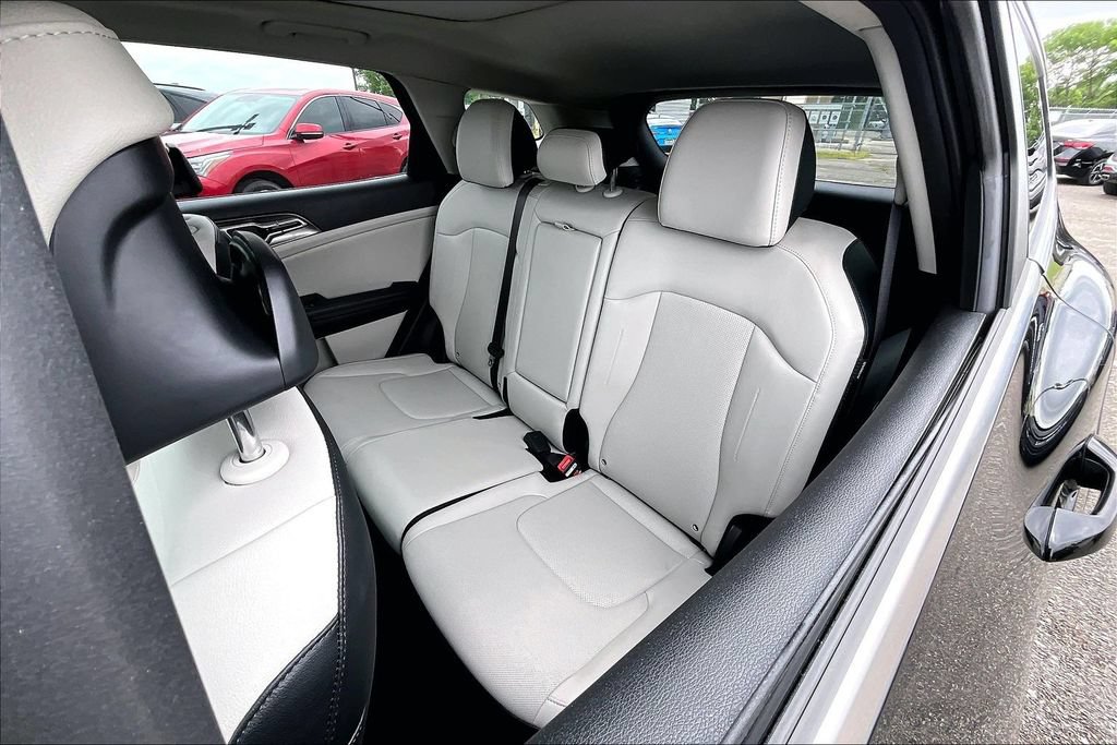Used 2025 Kia Sportage EX w/ Premium Package FWD image 34