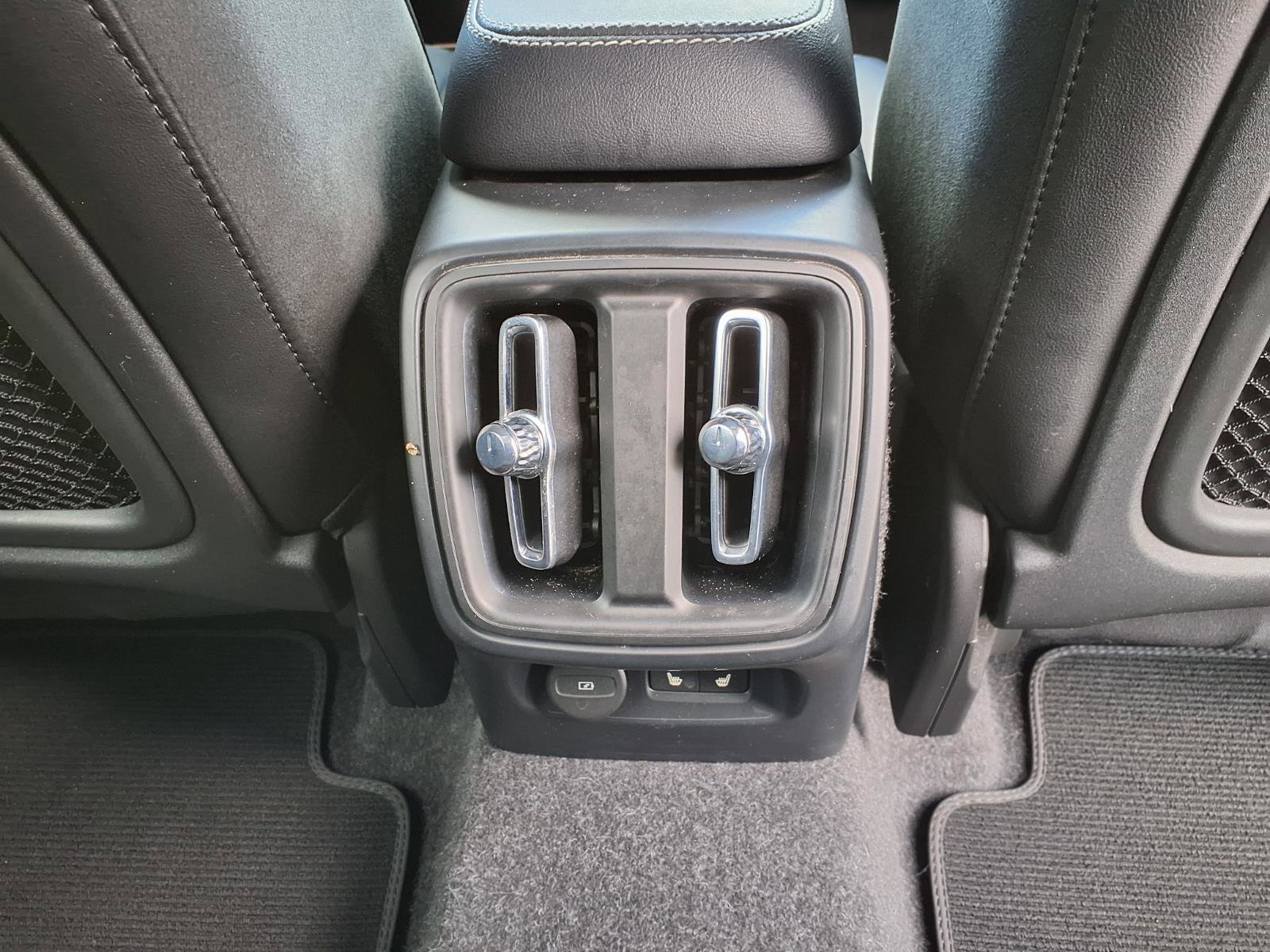 Used 2022 Volvo XC40 T5 R-Design w/ Advanced Package image 16