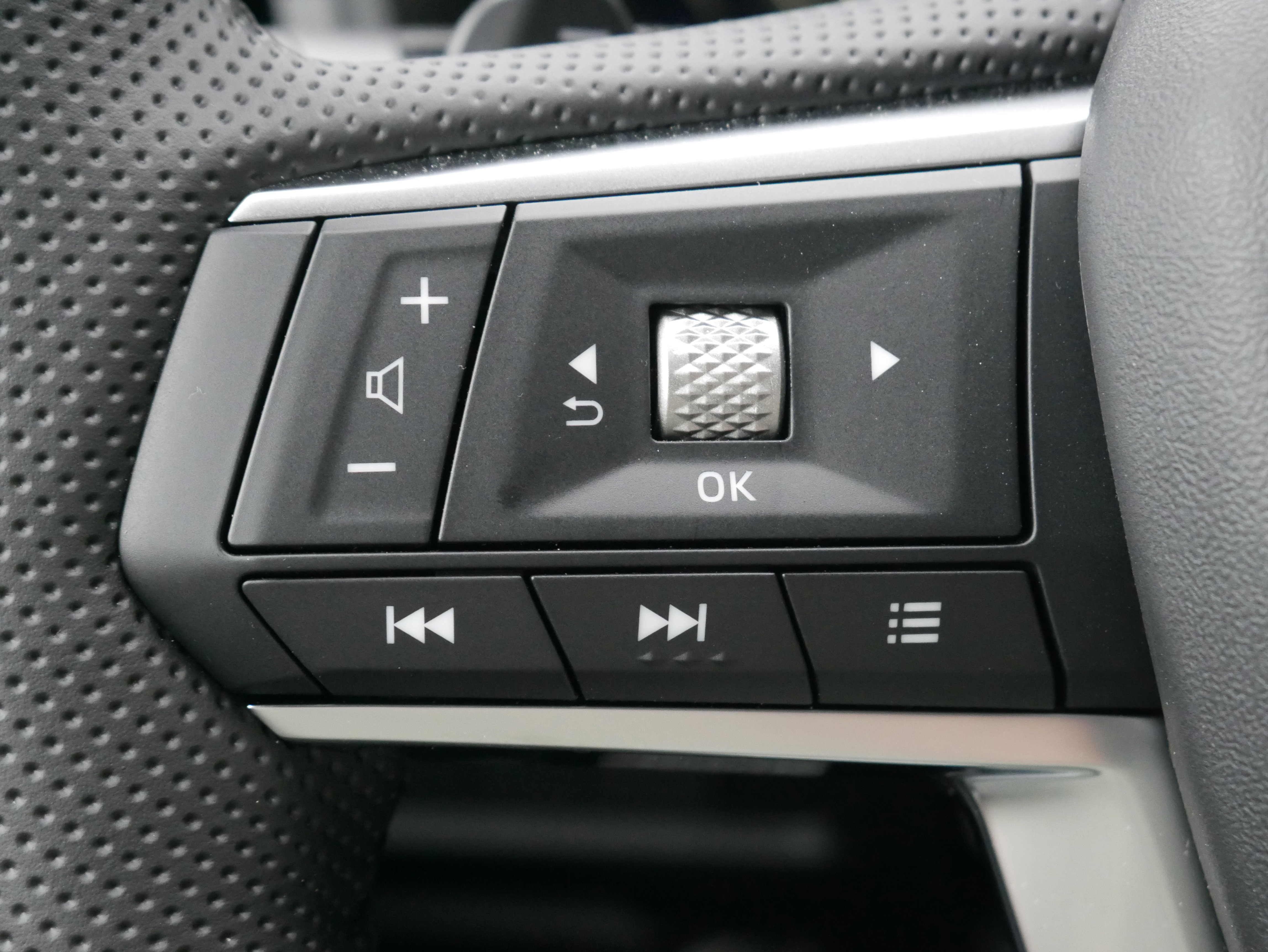 New 2025 Mitsubishi Outlander AWD image 24