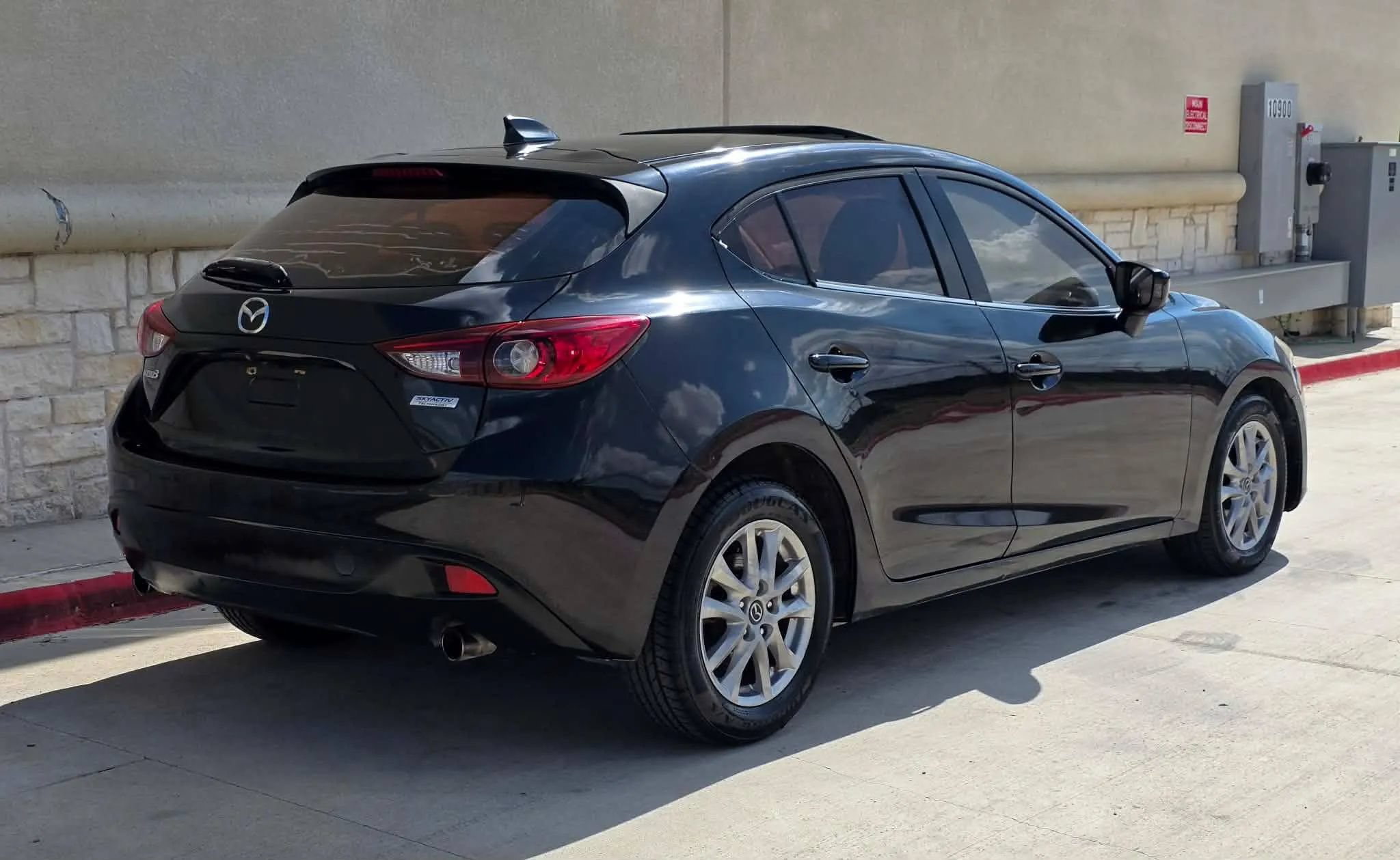 Used 2014 MAZDA MAZDA3 i Touring w/ Technology Package FWD image 3