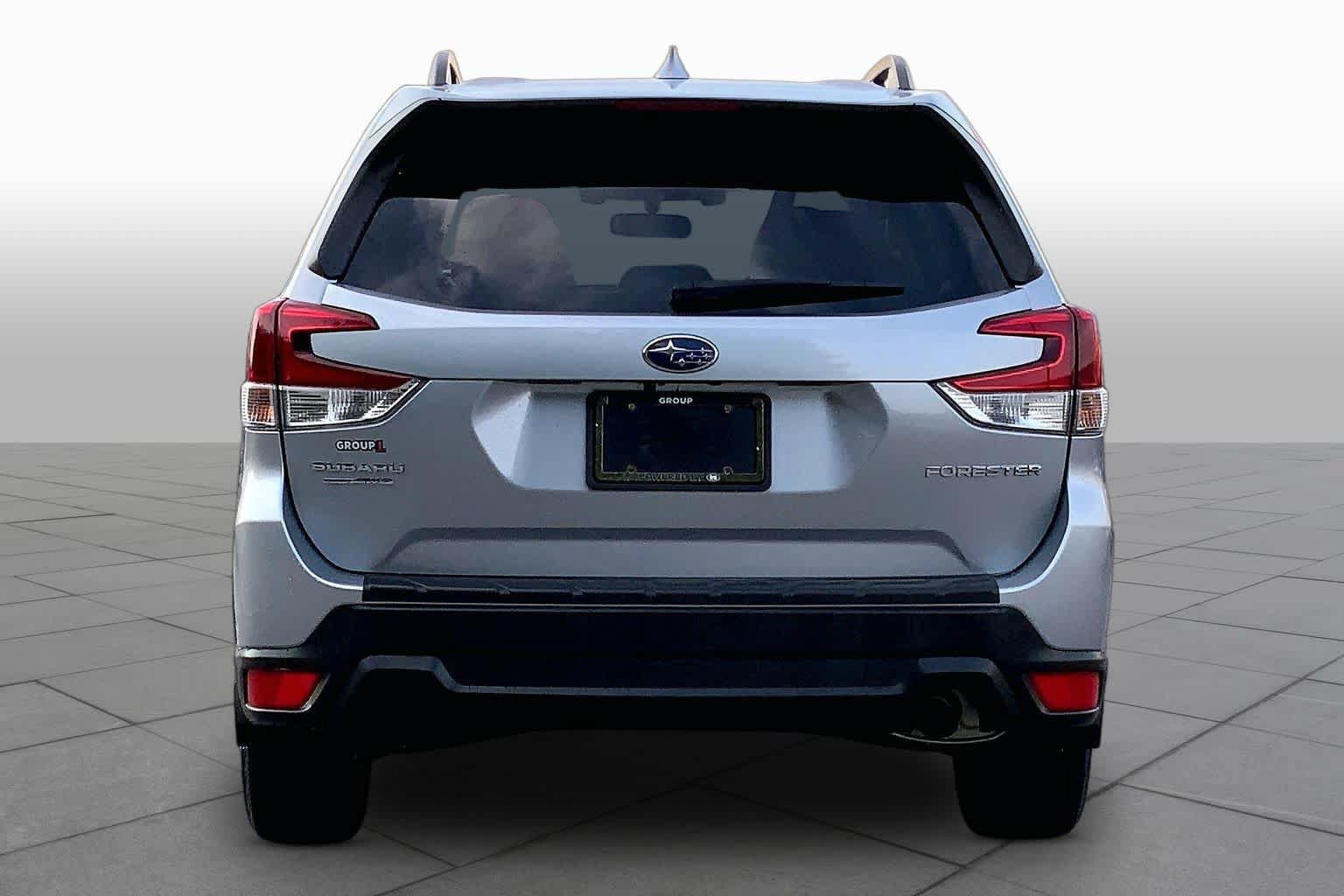 Used 2020 Subaru Forester Premium AWD/4WD image 5