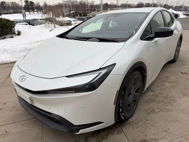 Used 2024 Toyota Prius LE image 3