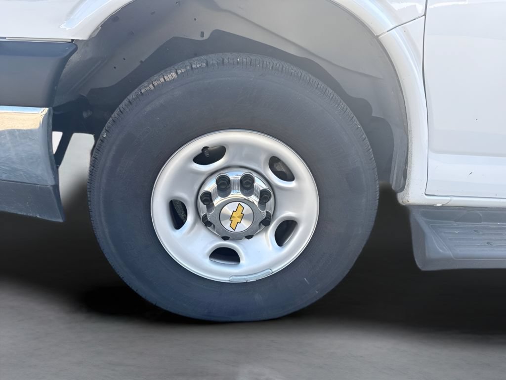 Used 2025 Chevrolet Express 3500 LT w/ LT Preferred Equipment Group RWD image 9
