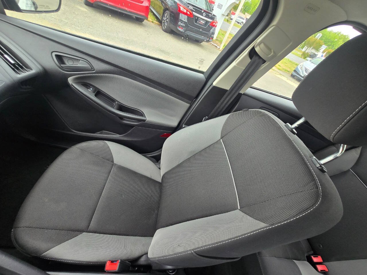 Used 2014 Ford Focus S FWD image 38