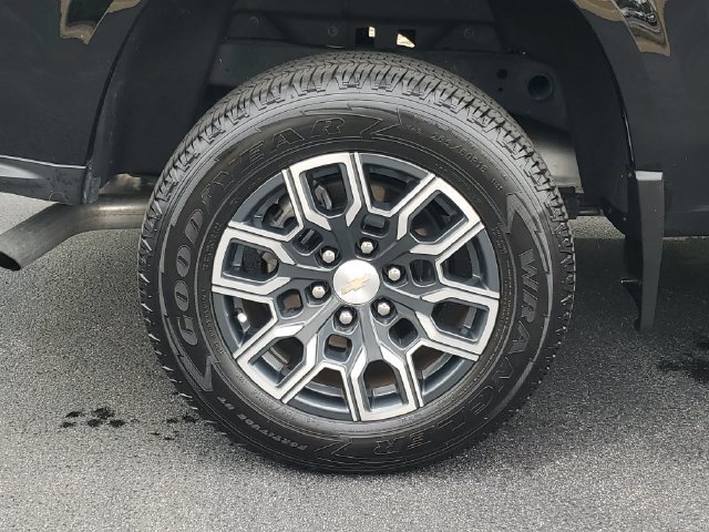Used 2024 Chevrolet Colorado LT w/ LT Convenience Package III RWD image 7