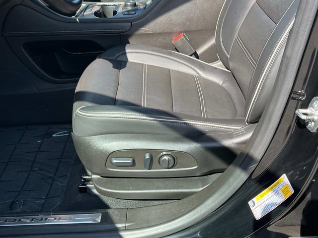 Used 2022 GMC Acadia Denali w/ Denali Ultimate Package AWD/4WD image 17