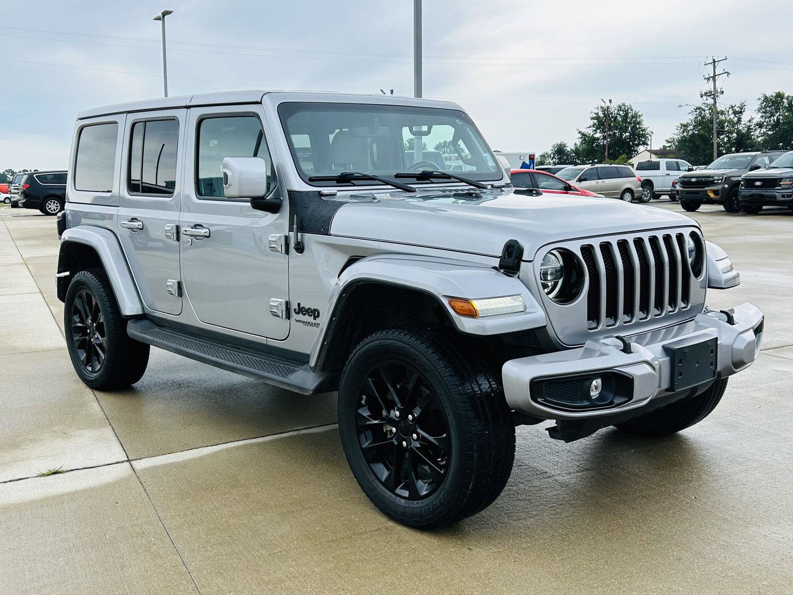 Used 2021 Jeep Wrangler Unlimited Sahara AWD/4WD image 2