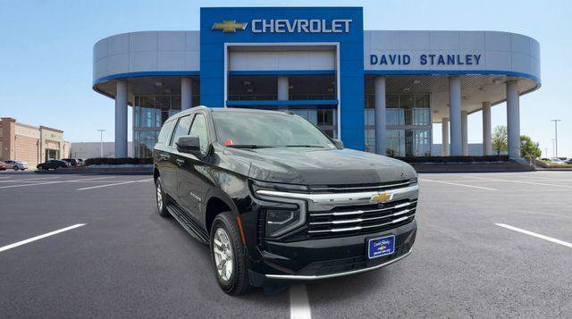Used 2025 Chevrolet Suburban LT AWD/4WD image 2