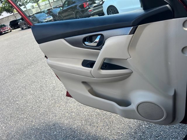 Used 2015 Nissan Rogue S AWD/4WD image 15