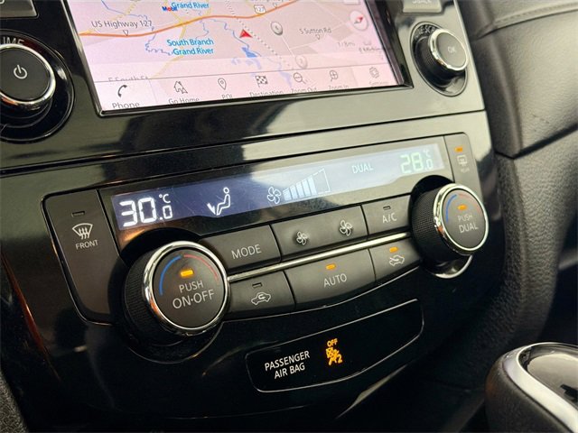 Used 2020 Nissan Rogue SV image 15