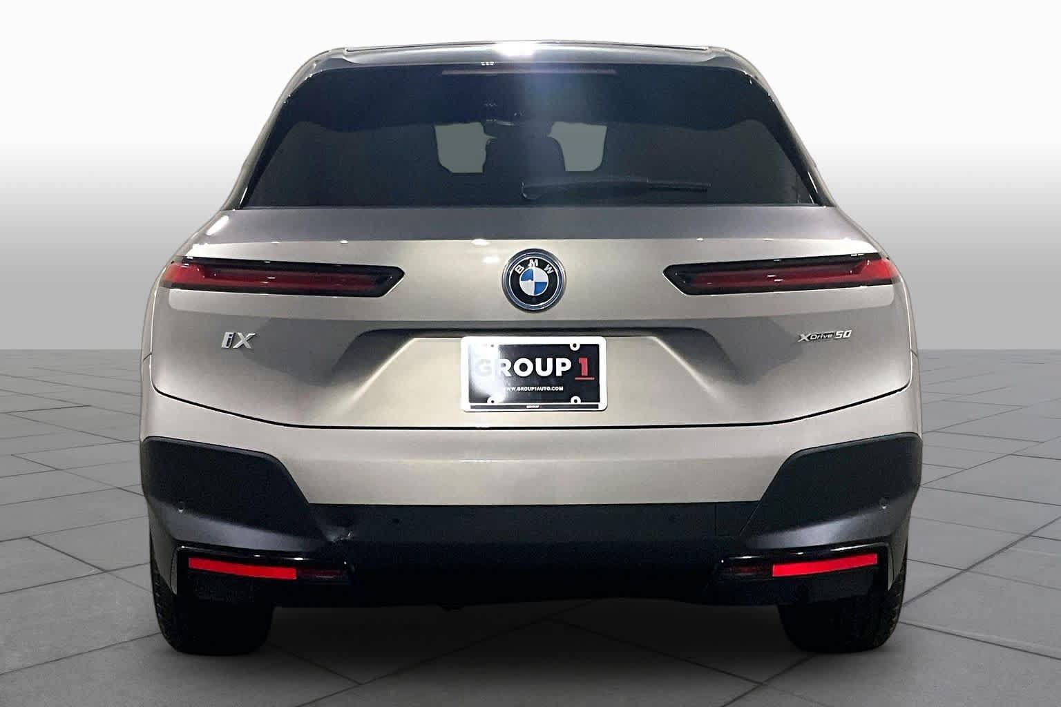 Used 2024 BMW iX xDrive50 w/ Premium Package AWD/4WD image 4