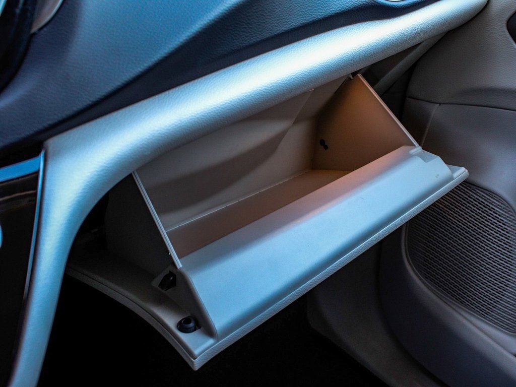 Used 2024 Chrysler Pacifica Touring-L image 16