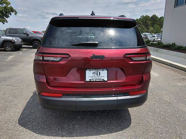 Used 2025 Jeep Grand Cherokee L Altitude RWD image 4