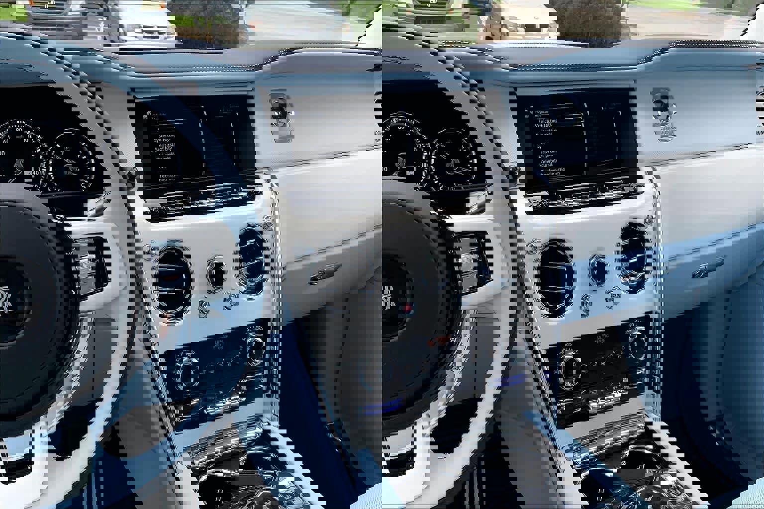 Used 2024 Rolls-Royce Cullinan w/ Cullinan Package image 6