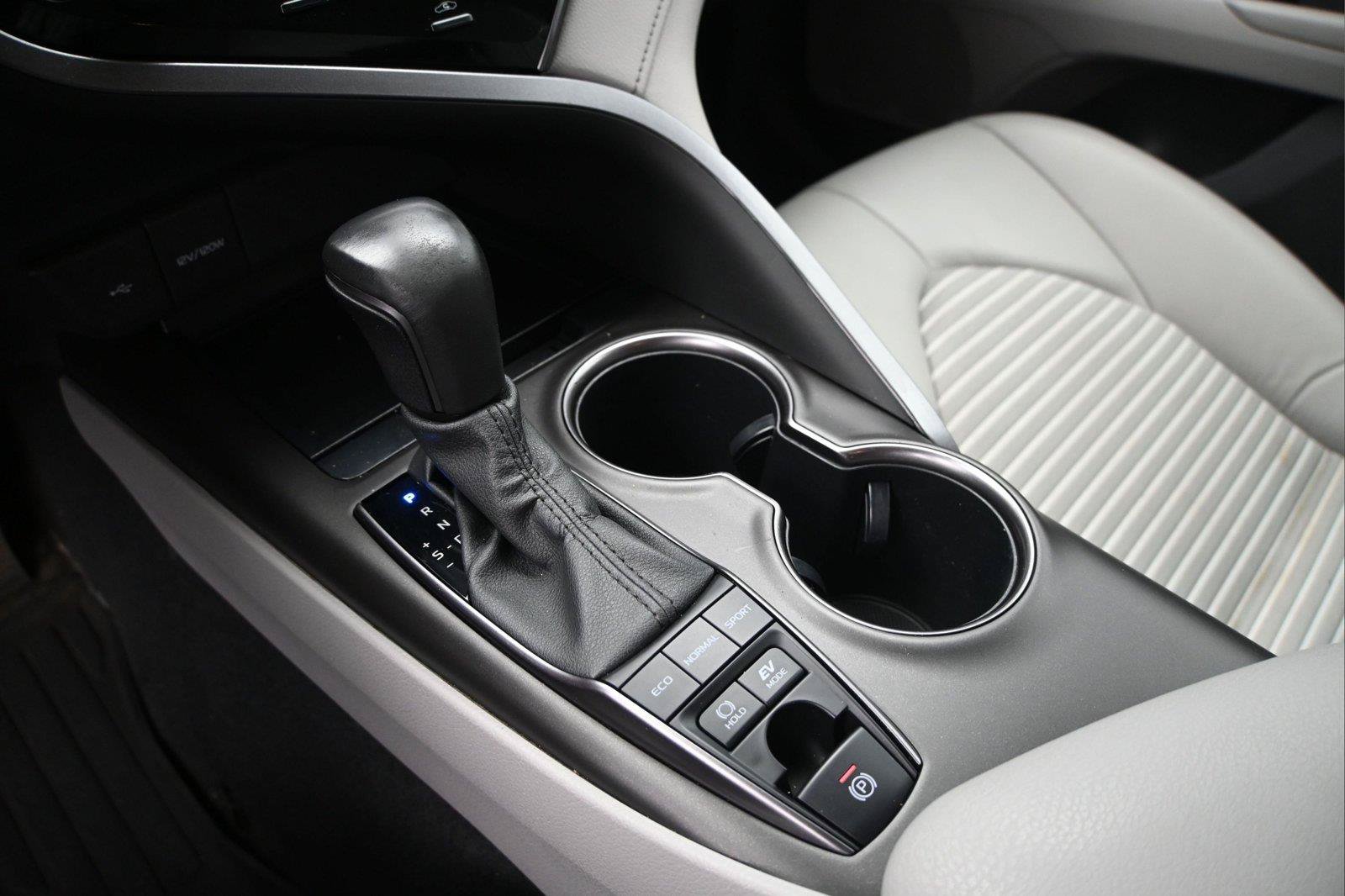 Used 2023 Toyota Camry SE FWD image 5