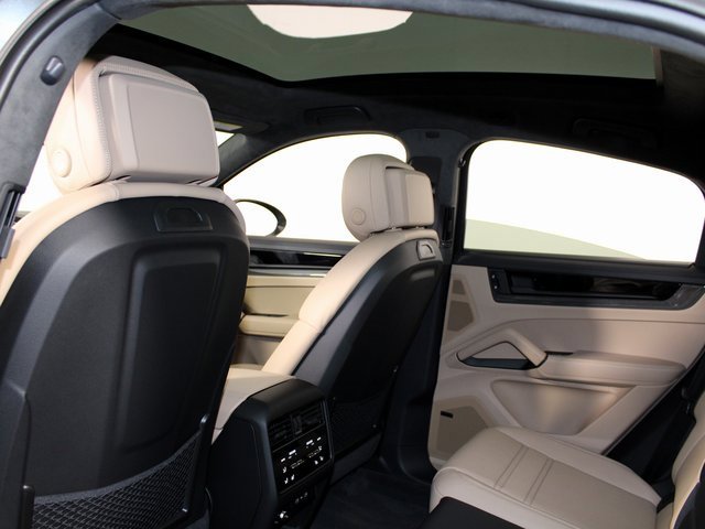 New 2026 Porsche Cayenne GTS image 21