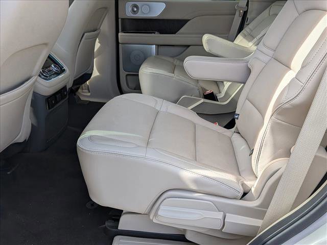 Used 2019 Lincoln Navigator Reserve image 17