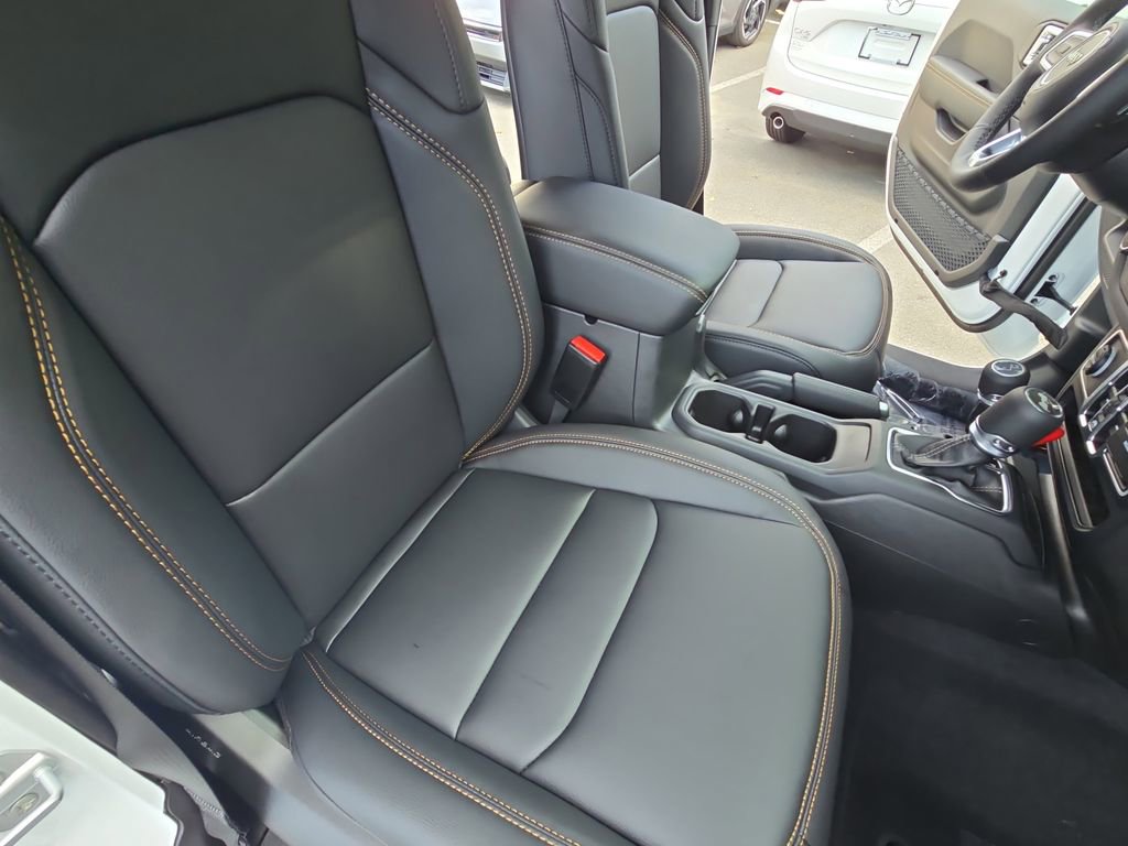 New 2025 Jeep Wrangler Unlimited Sahara AWD/4WD image 10