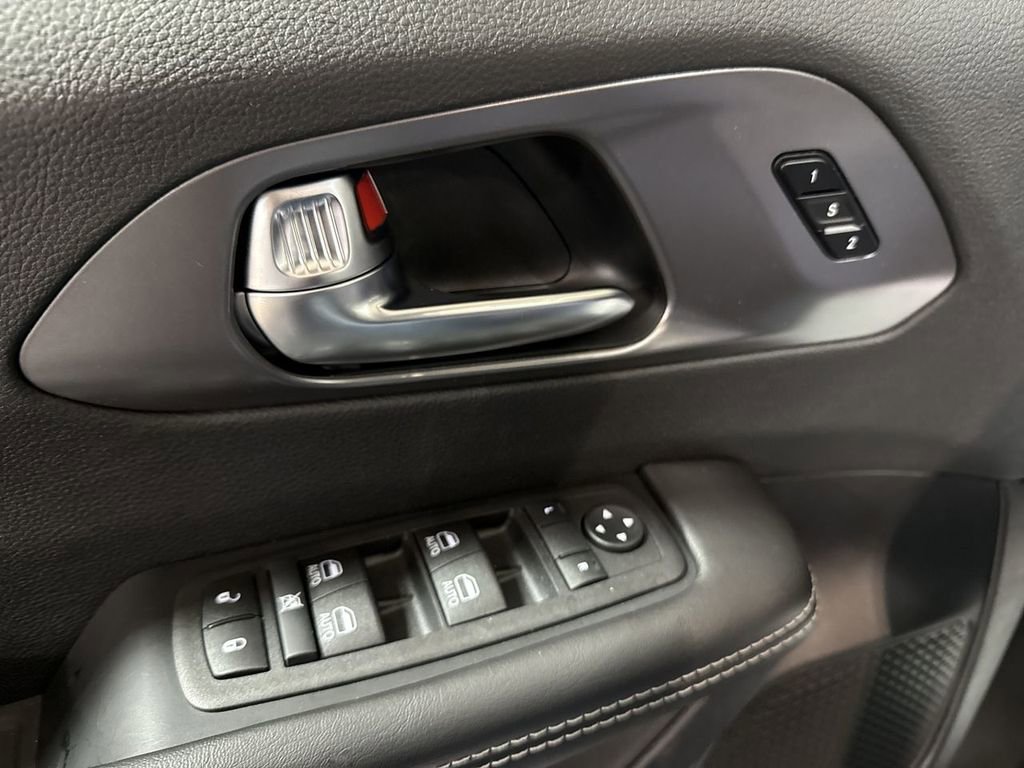 New 2026 Chrysler Pacifica Select w/ S Appearance Package image 21