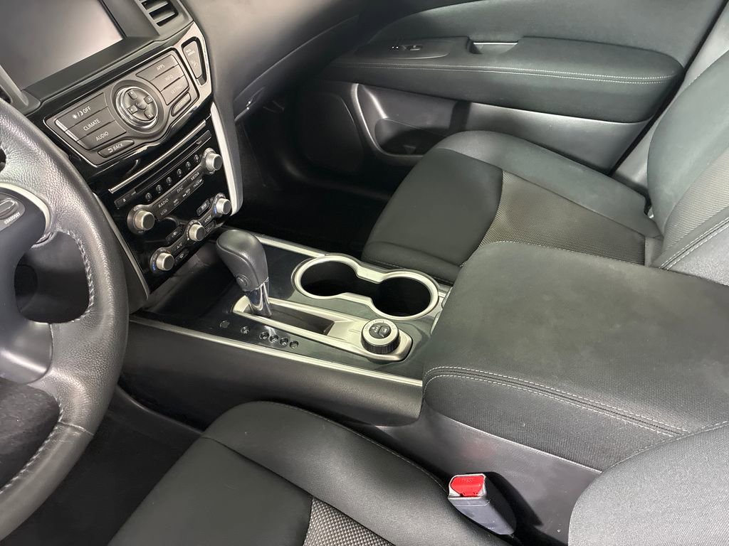 Used 2017 Nissan Pathfinder SV image 26