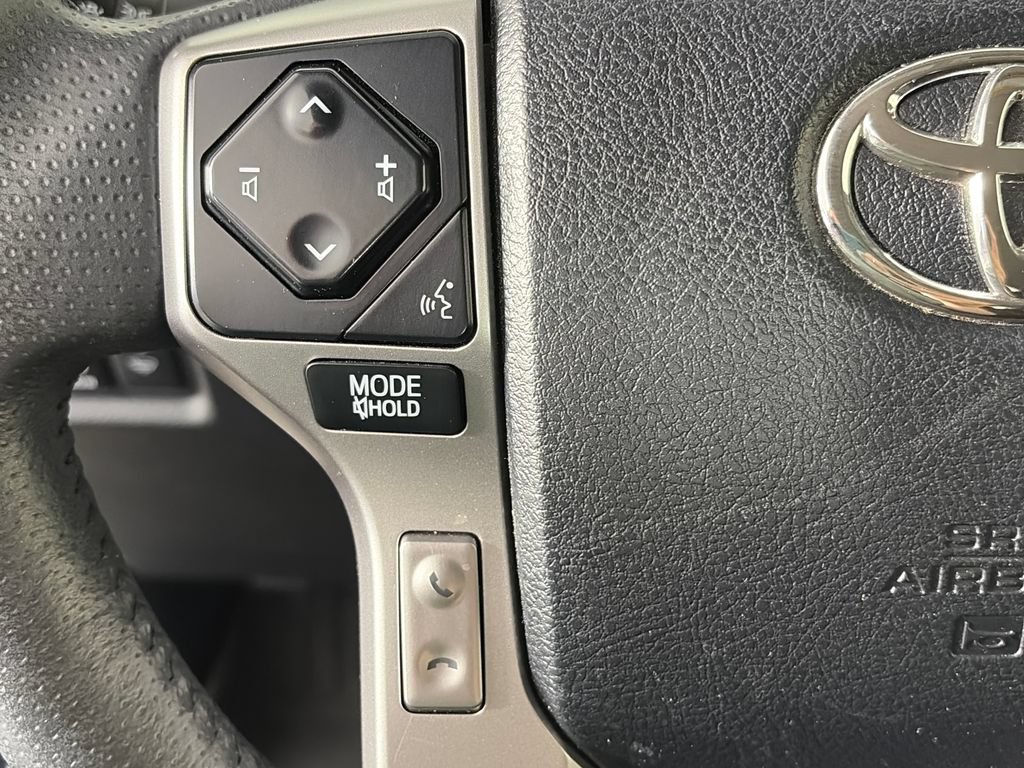 Used 2022 Toyota 4Runner SR5 AWD/4WD image 17