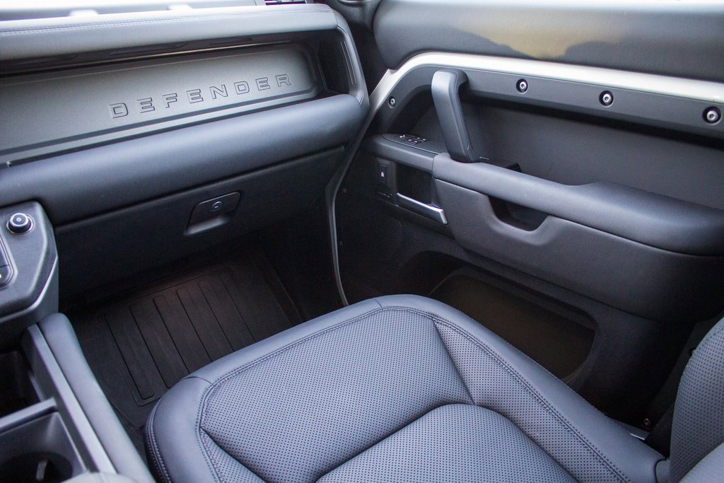 Used 2025 Land Rover Defender 110 S image 20