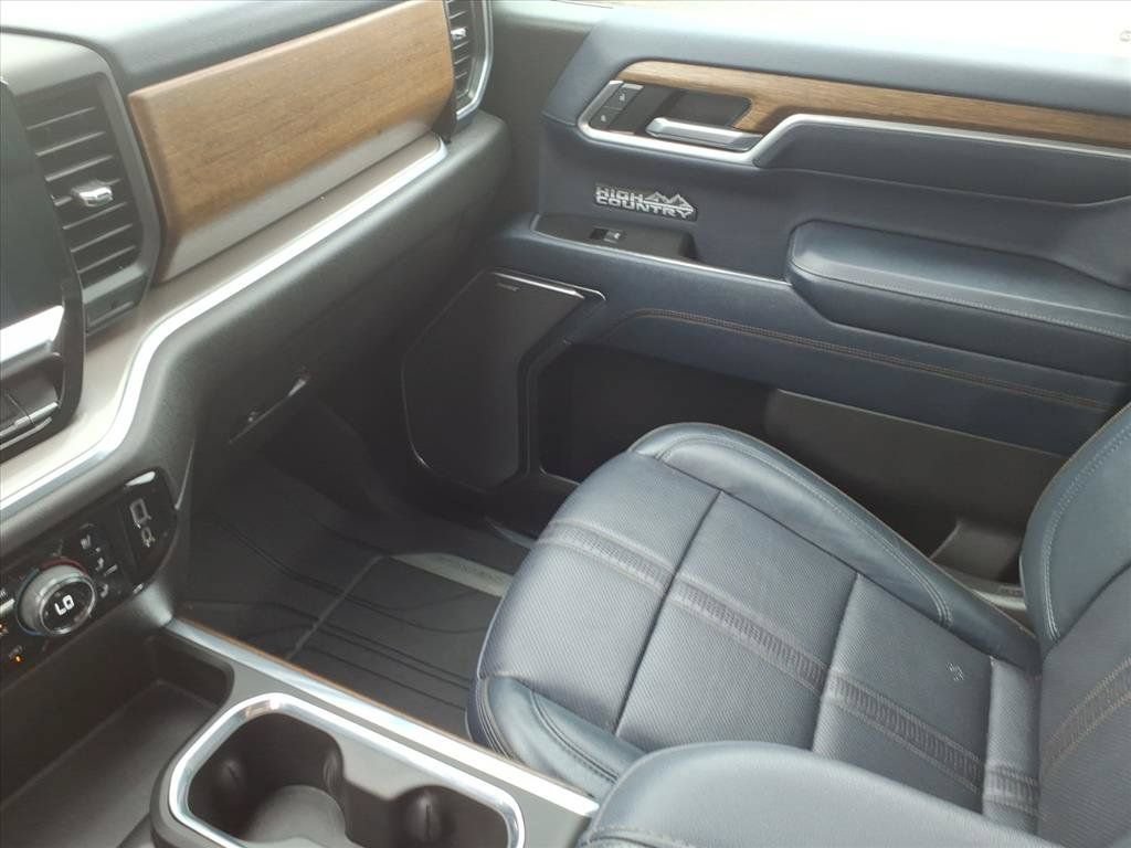Used 2022 Chevrolet Silverado 1500 High Country w/ High Country Premium Package AWD/4WD image 33