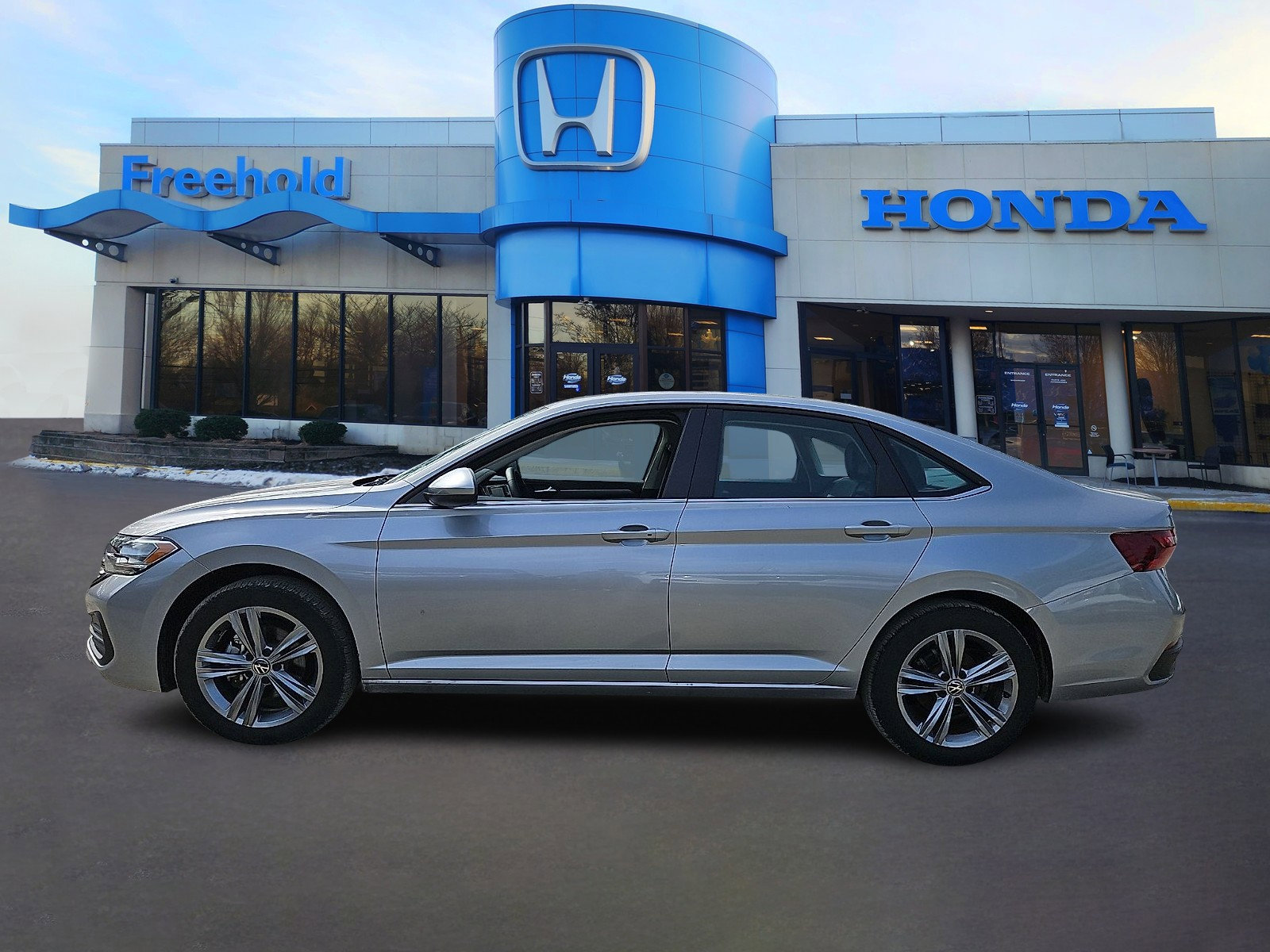 Used 2023 Volkswagen Jetta SE image 4