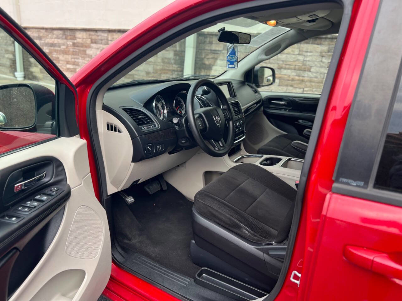 Used 2013 Dodge Grand Caravan SXT image 8