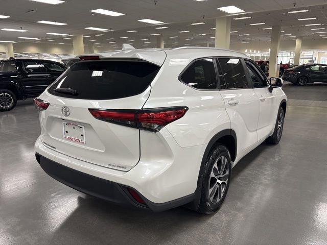 Used 2023 Toyota Highlander XLE image 8