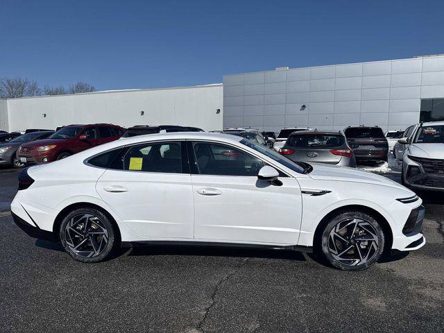 New 2026 Hyundai Sonata SEL FWD image 2