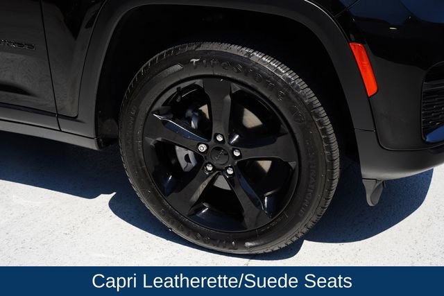 Used 2023 Jeep Grand Cherokee Altitude AWD/4WD image 14